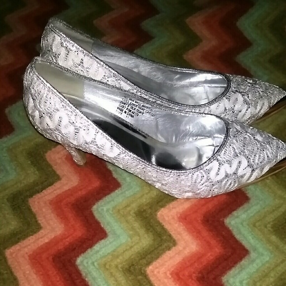 Shoes - Picture 2 of 4